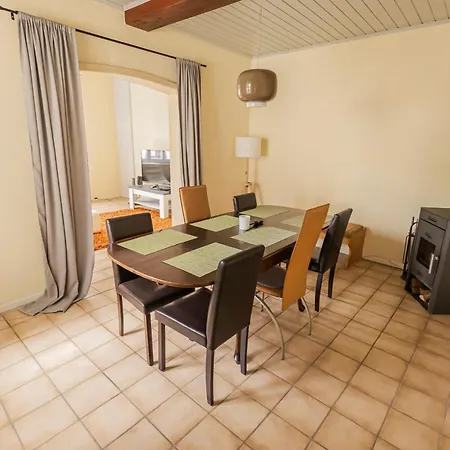 Casa de Férias Gemuetliches Haus Inmitten Schoener Mit Garten & Parkplatz *