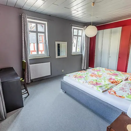 Prázdninový dům Gemuetliches Haus Inmitten Schoener Mit Garten & Parkplatz *