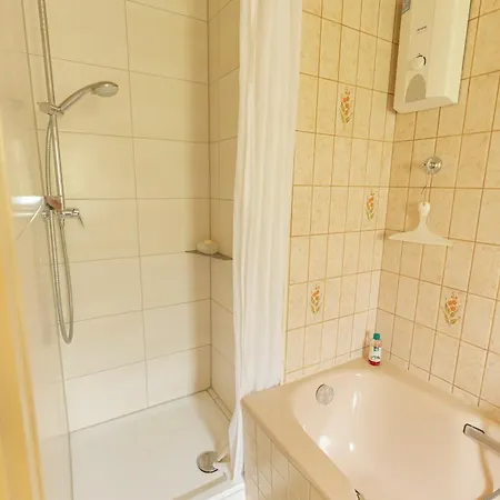 Gemuetliches Haus Inmitten Schoener Mit Garten & Parkplatz *