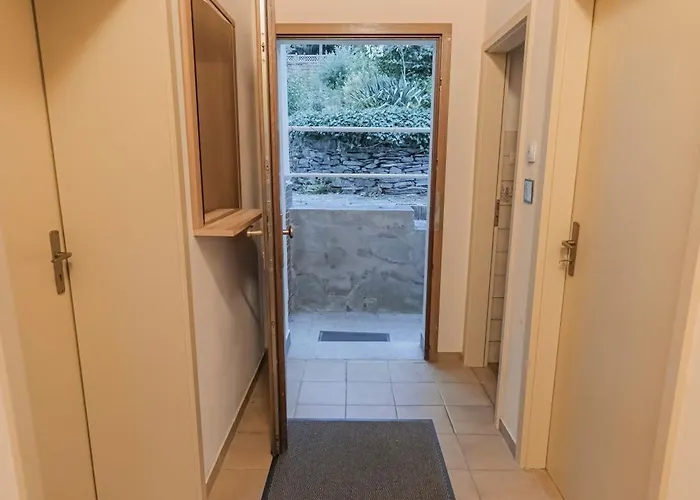 Gemuetliches Haus Inmitten Schoener Mit Garten & Parkplatz Obernhof