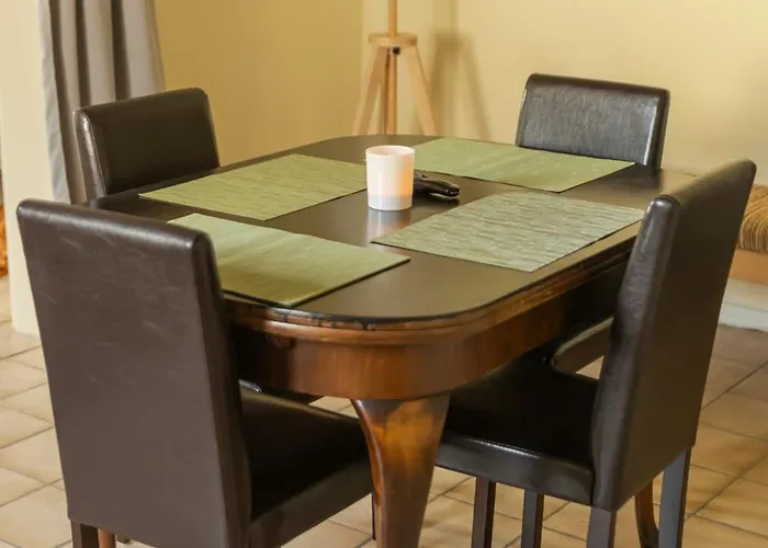 Gemuetliches Haus Inmitten Schoener Mit Garten & Parkplatz Obernhof